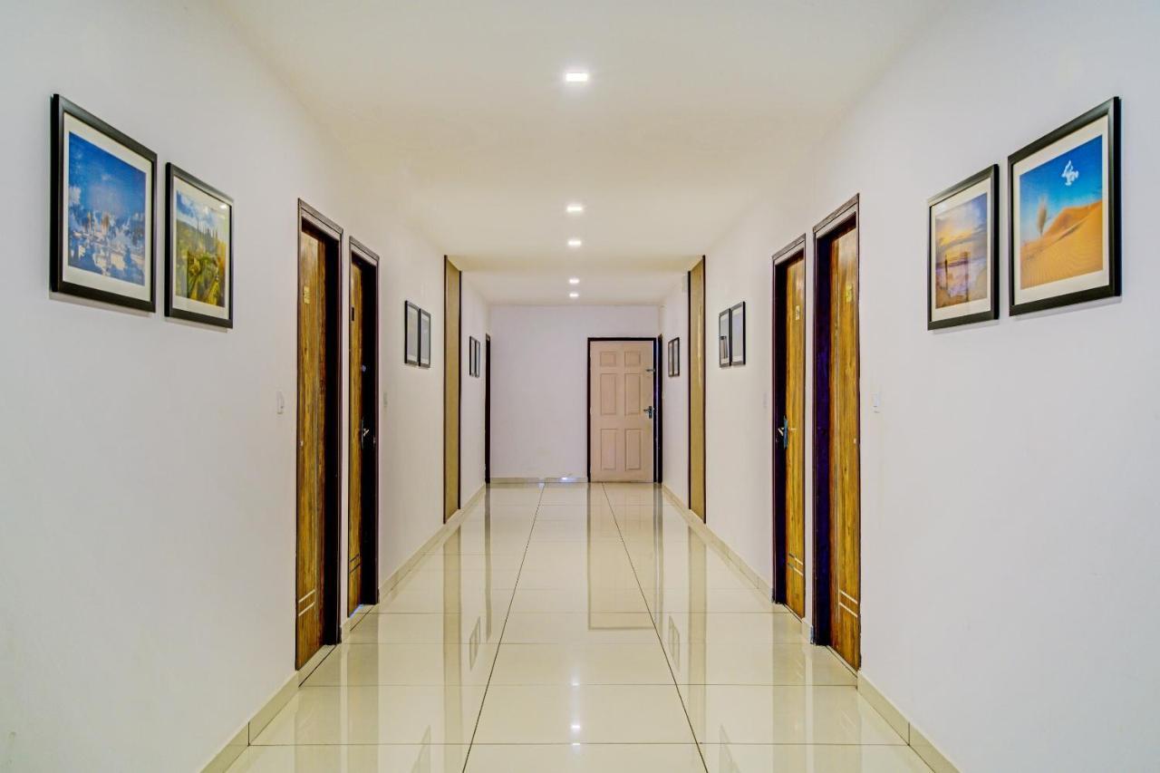 Vaccinated Staff- Capital O 74715 Phoenix Holidays Hotel Kochi Exterior foto